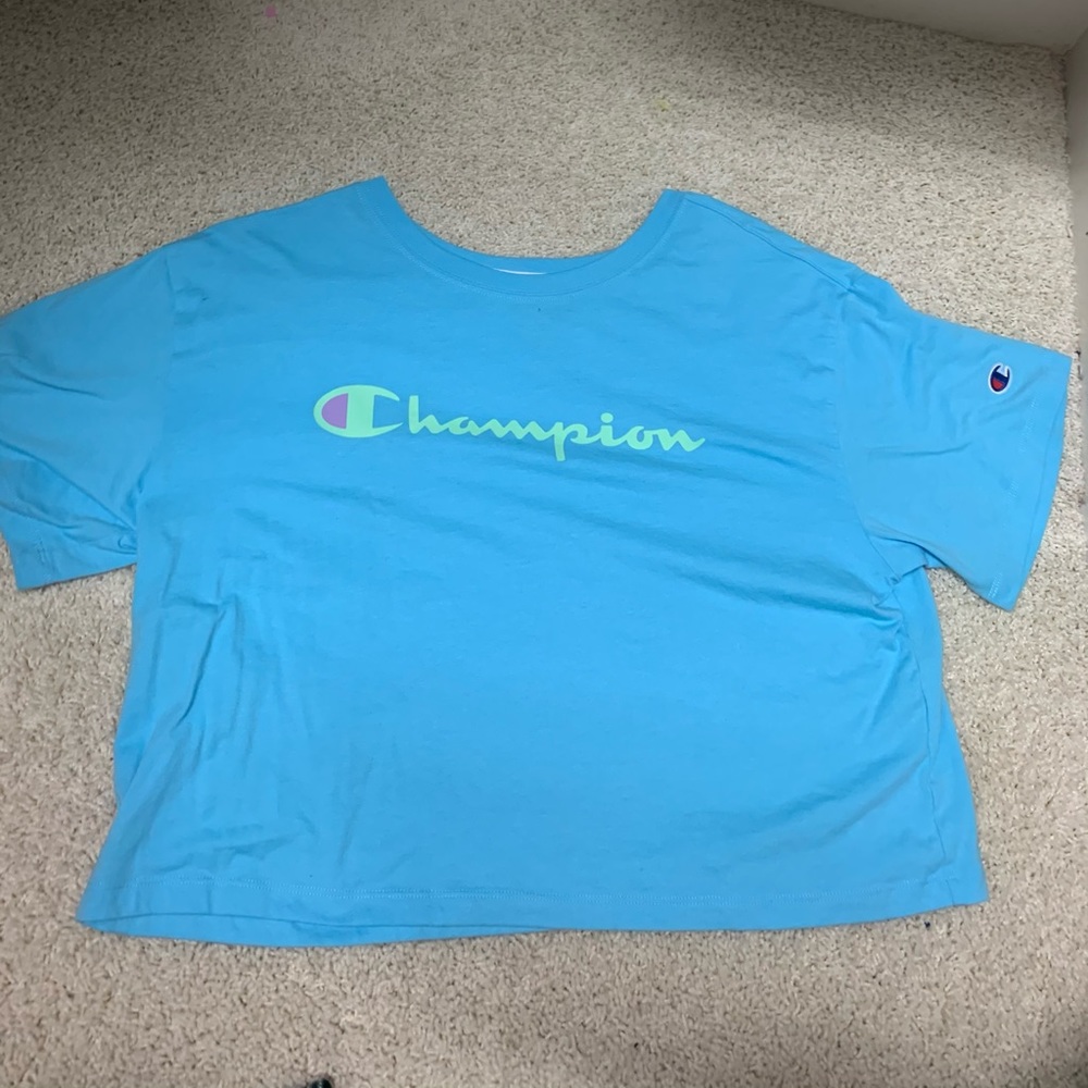 blue cropped champion tee